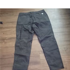 Vuori Women’s Ripstop pant Camo Size Large